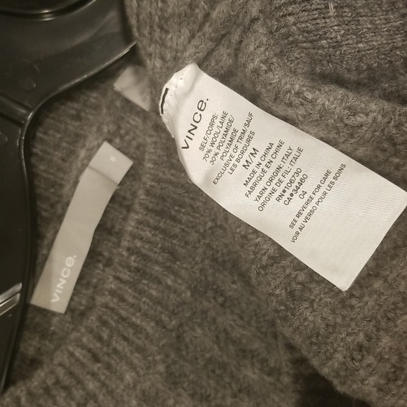 💕VINCE💕 Side Slit Crew Neck Ribbed Sweater ~ Medium Grey Medium NWOT - Picture 16 of 16
